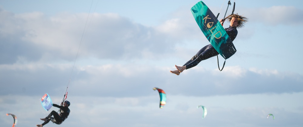PLACEHOLDER: header image, kitesurfing in Laboe in front of the naval memorial